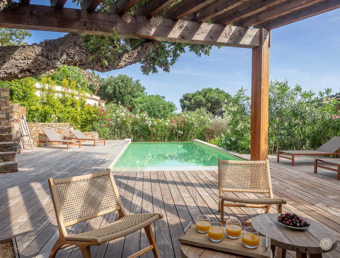 Pergola et transats